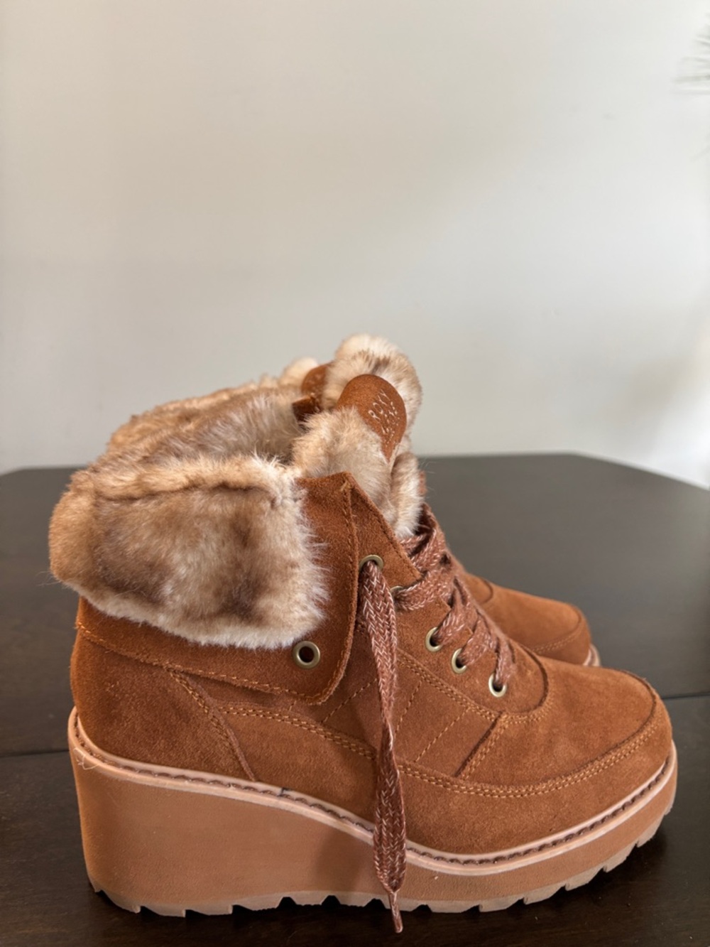 Roxy Lace-Up Alpine Boots in Tan and Cream Size 7.5 - Picture 4 of 10